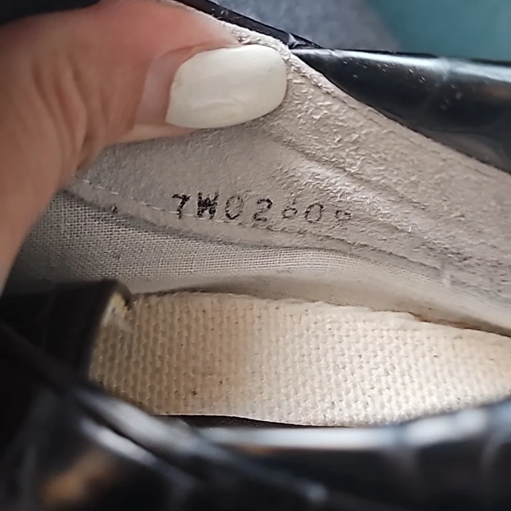 Authentic Stuart Weitzman Black Croc-Embossed Patent Leather Sneakers 8.5 Women
